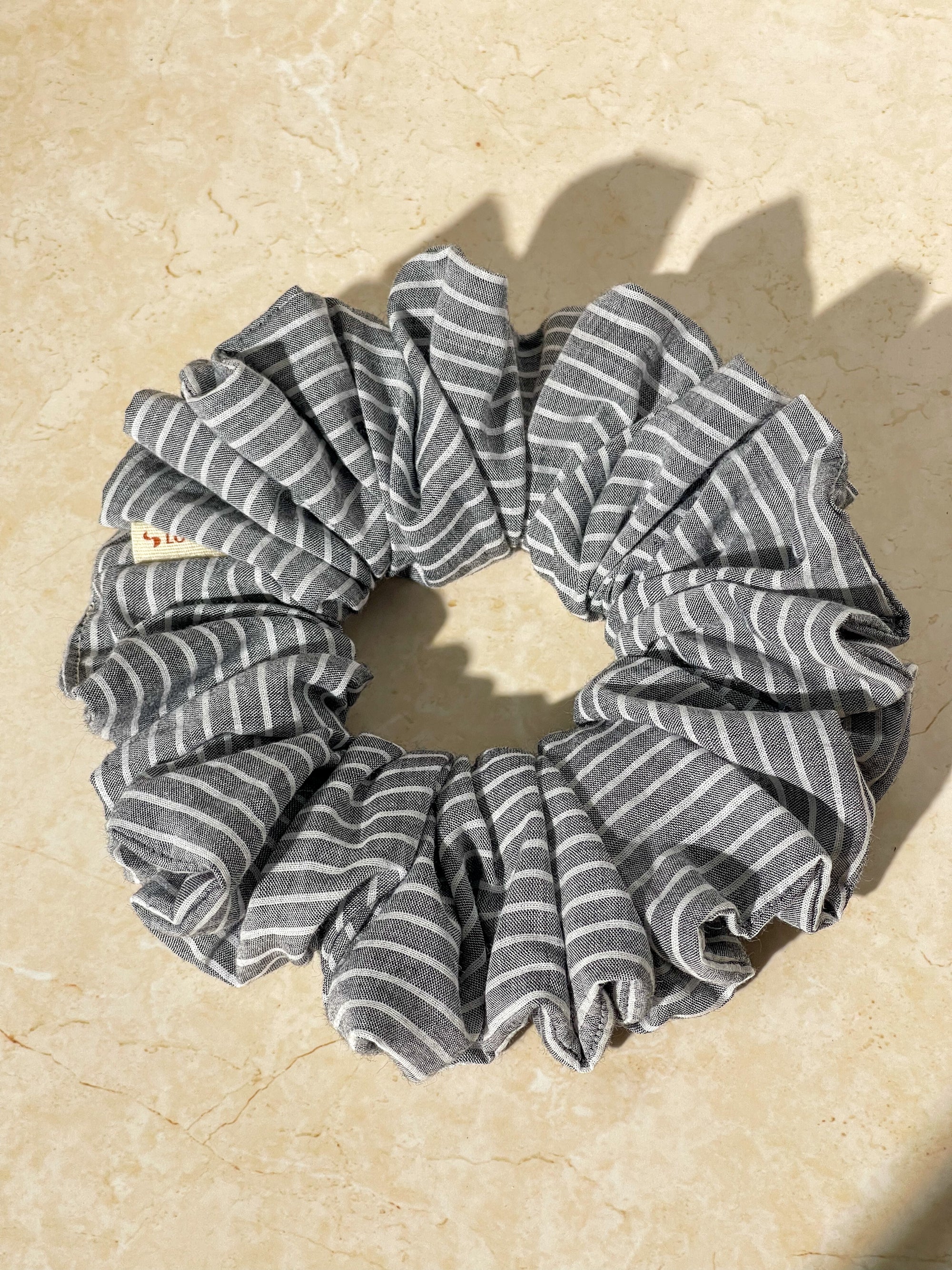 Classic Scrunchie - Charcoal Latte