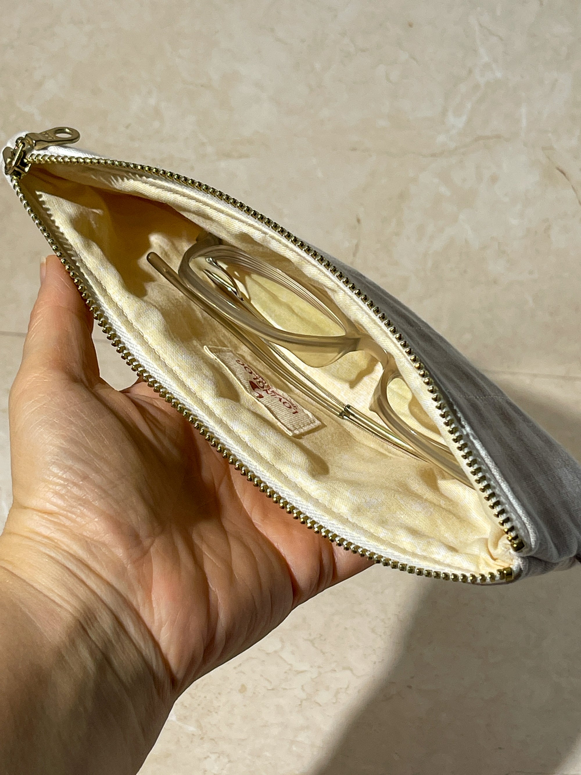 Glasses / Pencil Flat Pouch - Black Tea Latte
