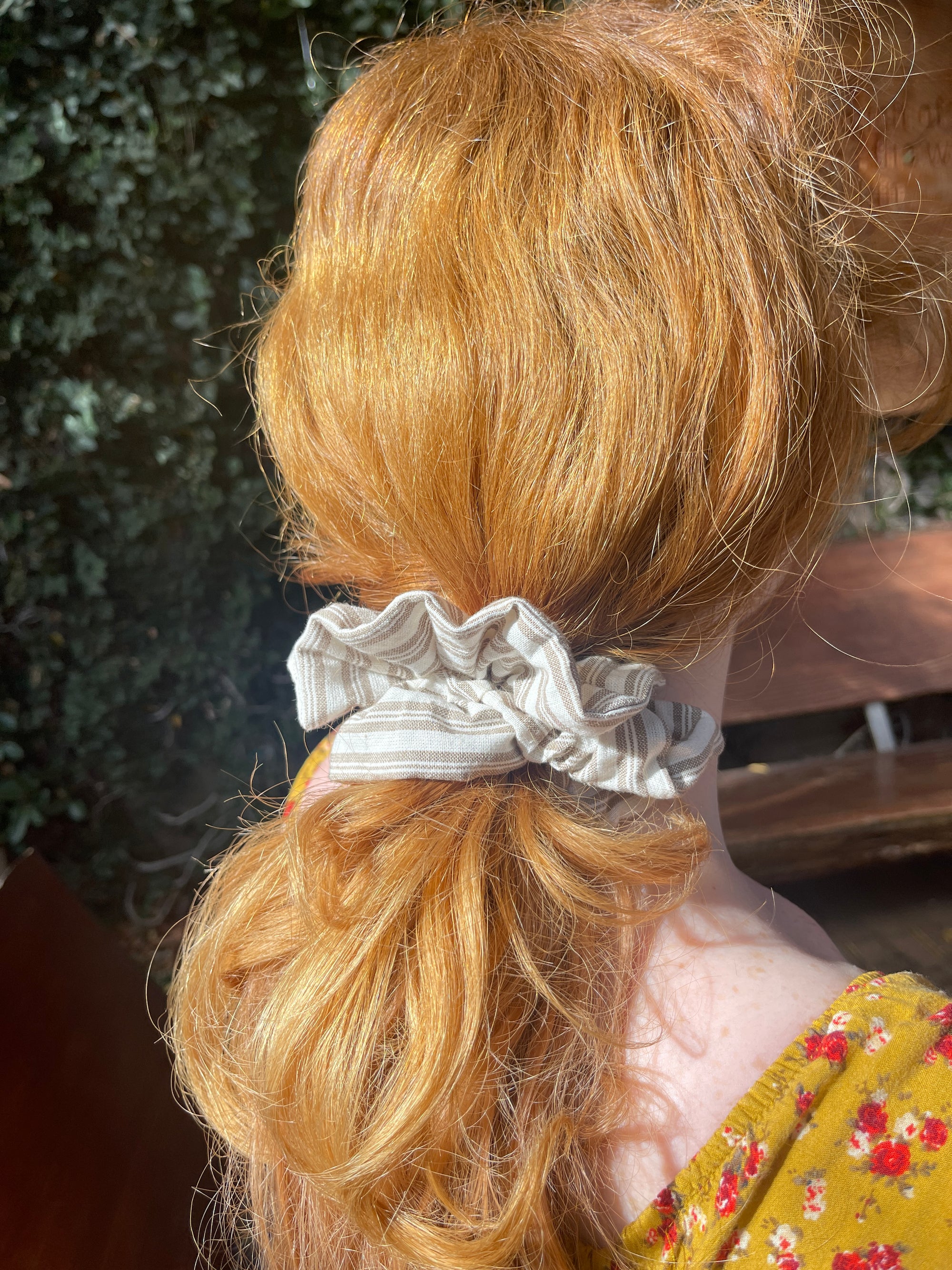 Classic Scrunchie - Black Tea & Cream