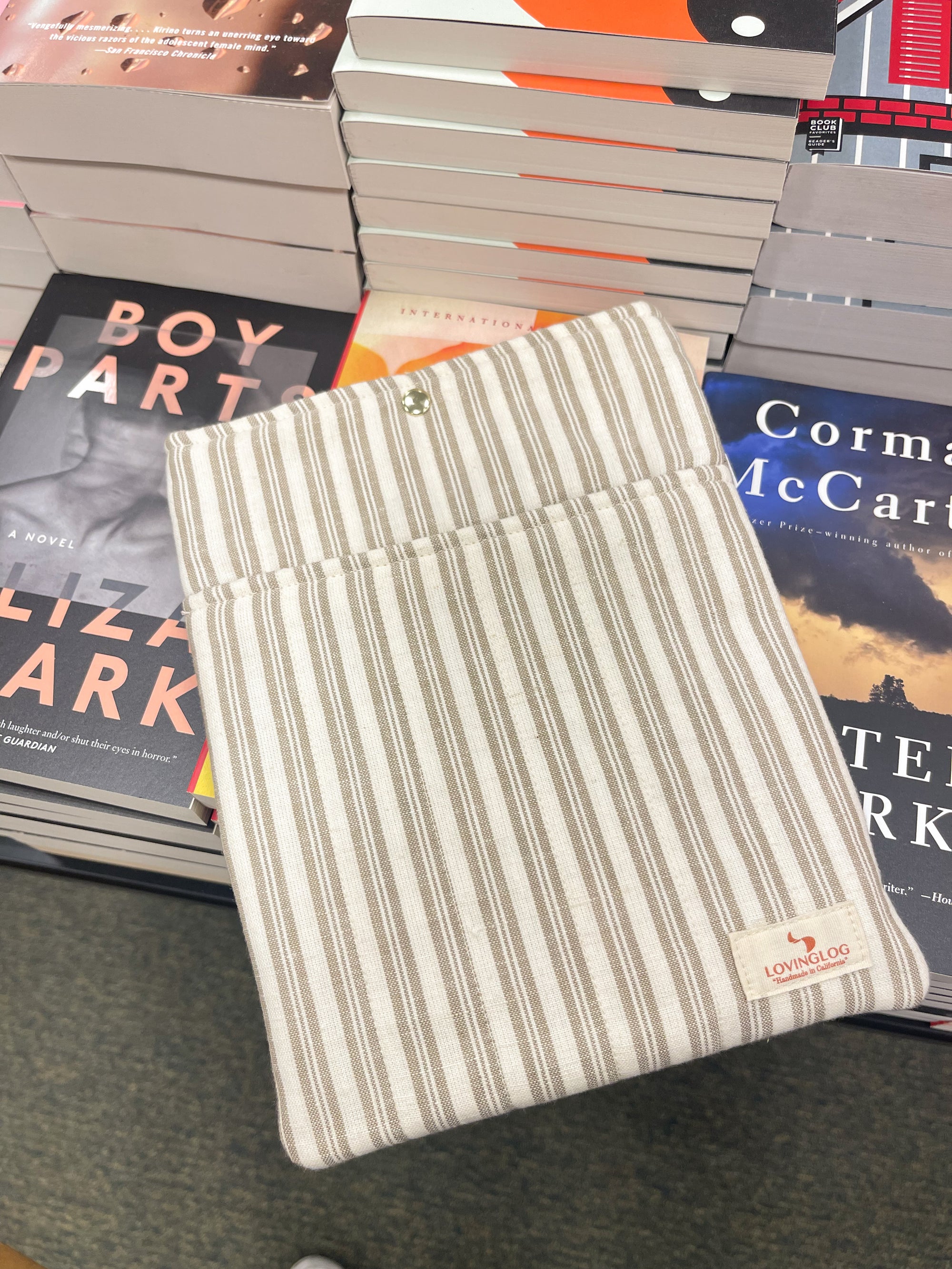 Classic Book Sleeve - Black Tea & Cream