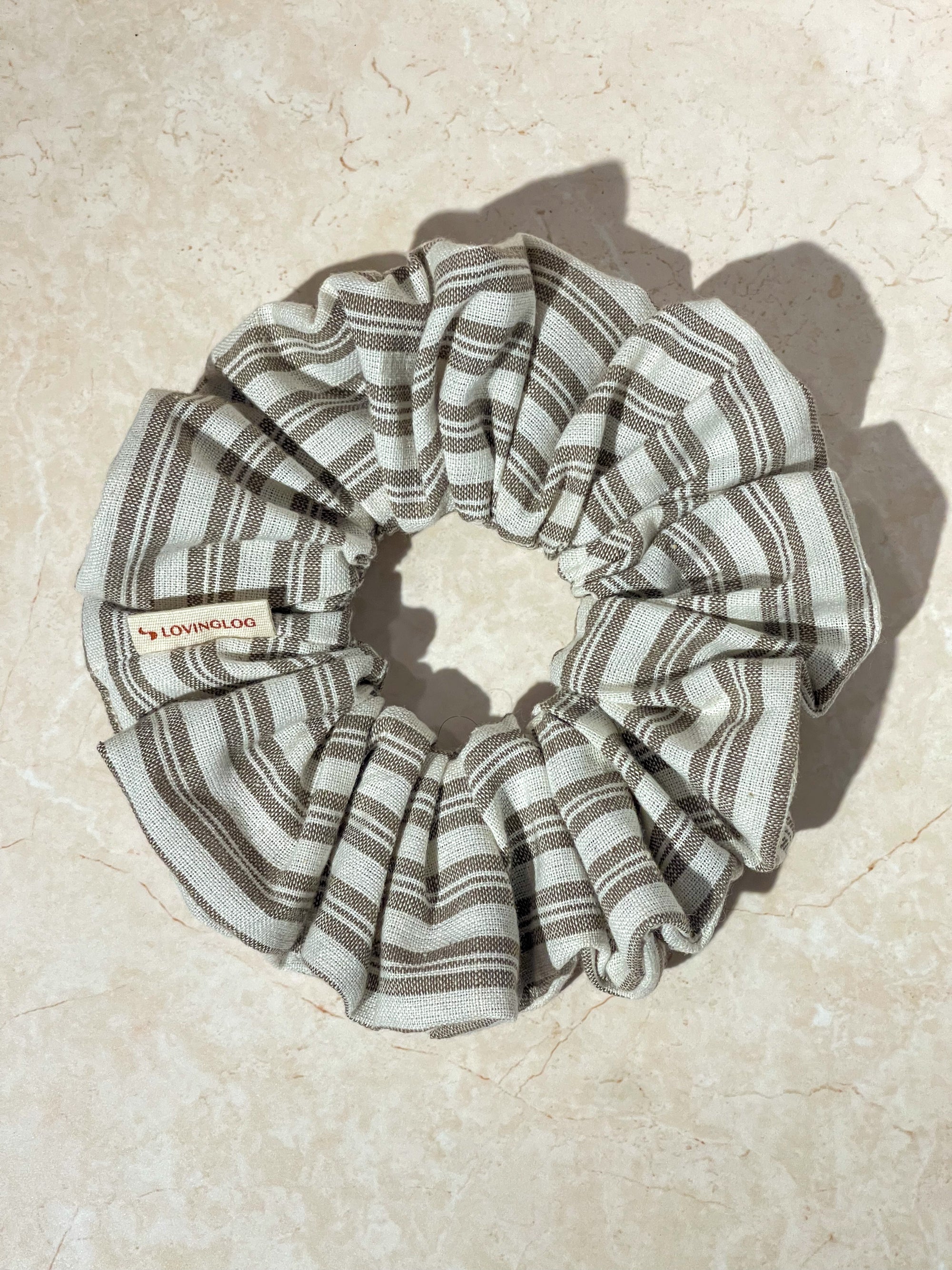 Classic Scrunchie - Black Tea & Cream