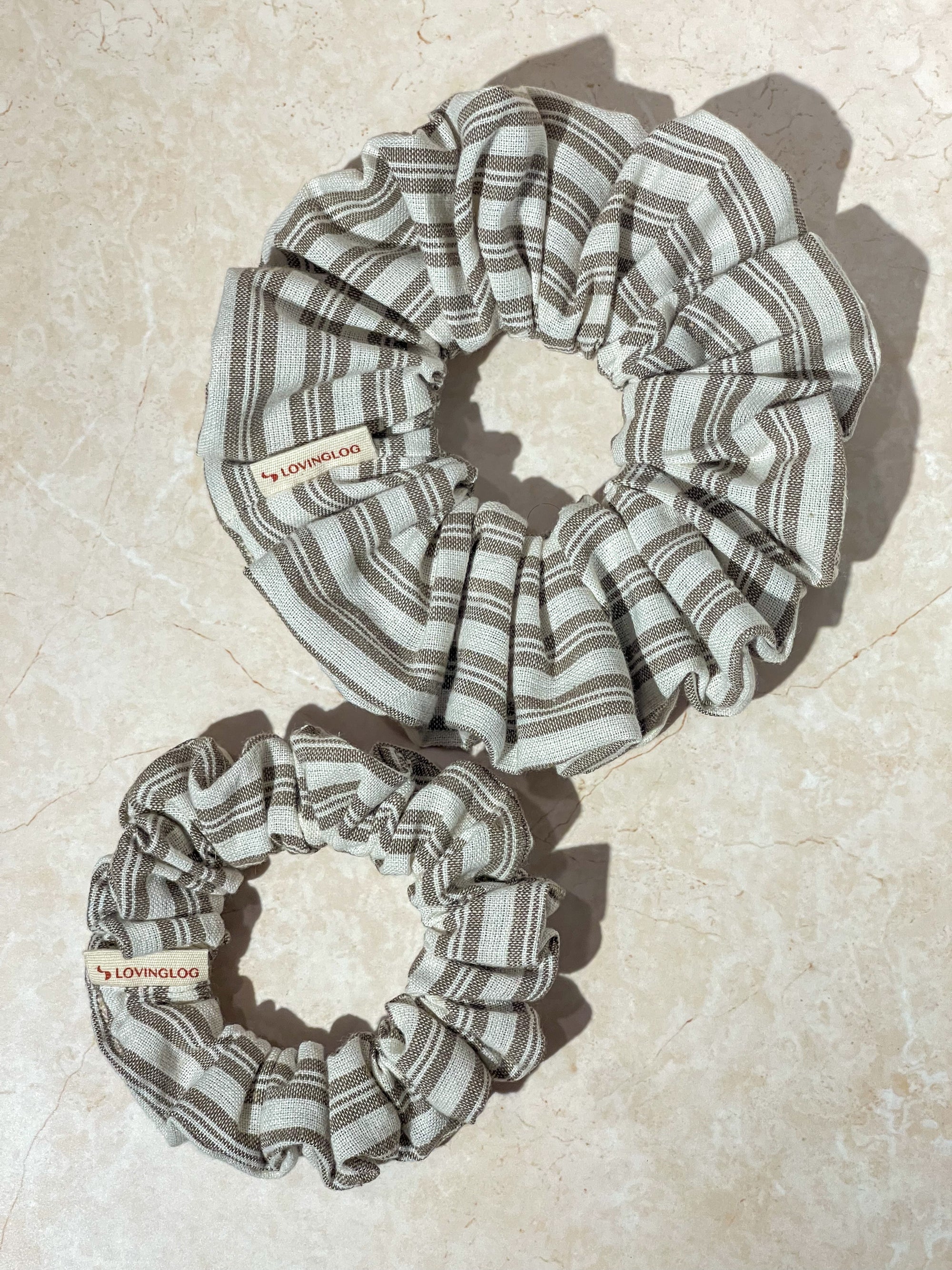 Mini Scrunchie - Black Tea & Cream