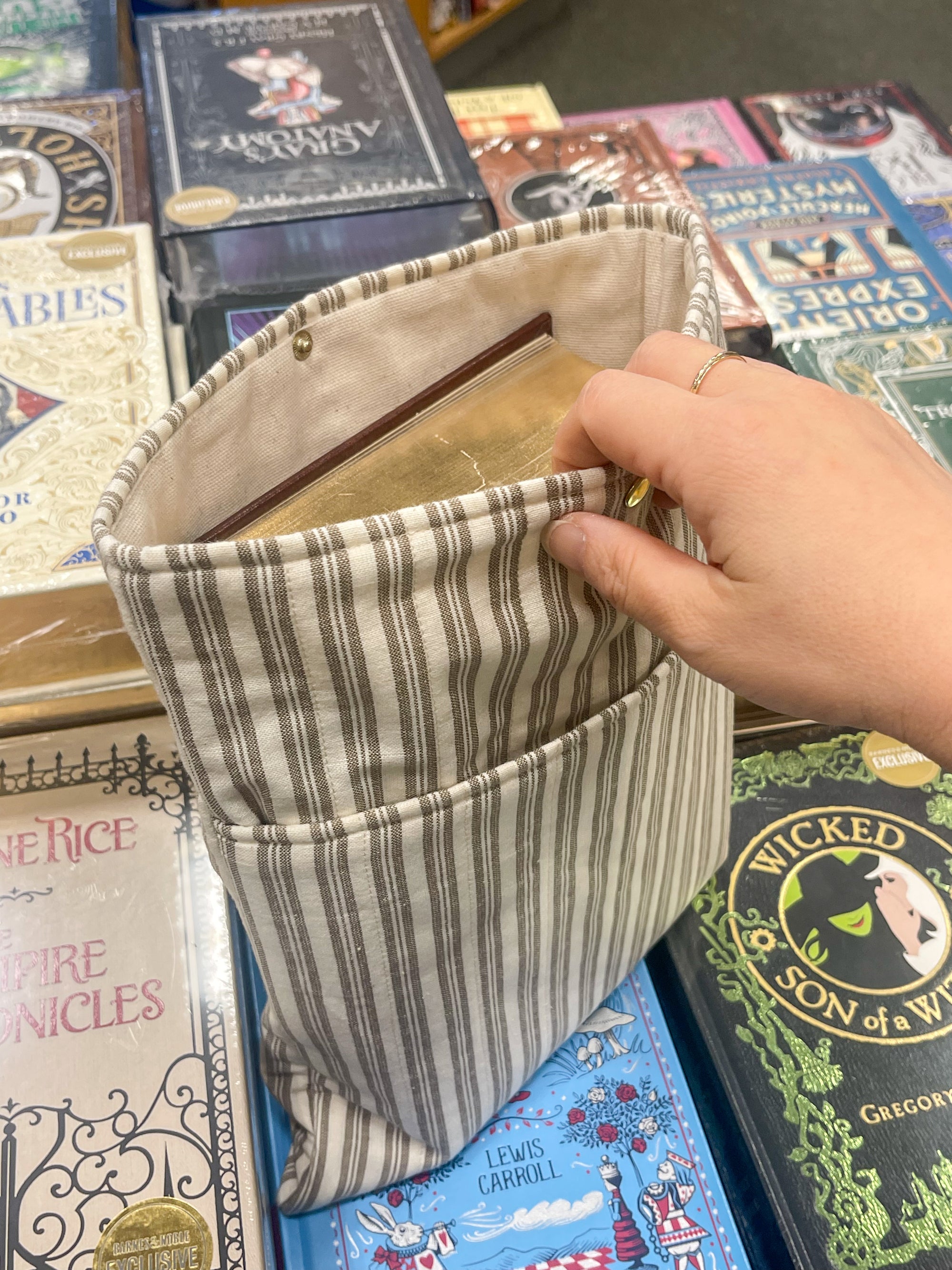 Large Book Sleeve - Avocado Latte