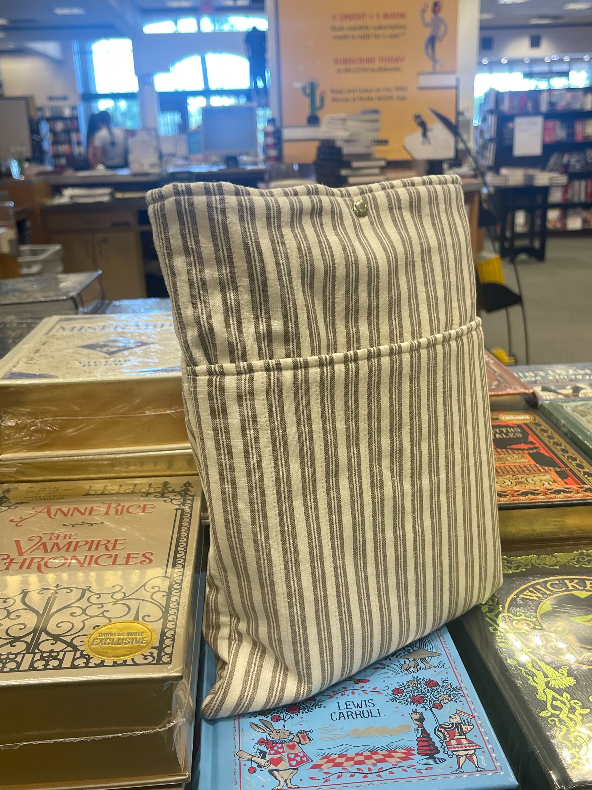 Large Book Sleeve - Avocado Latte