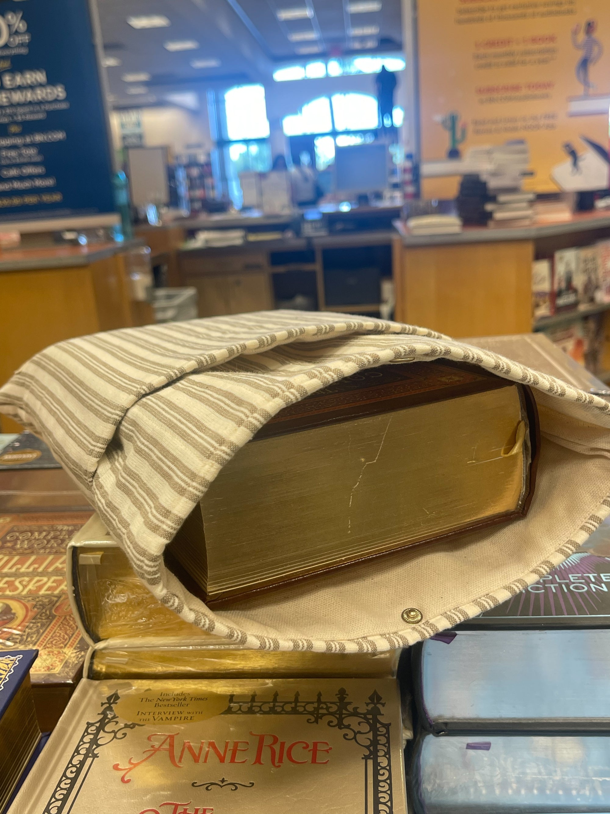 Large Book Sleeve - Avocado Latte