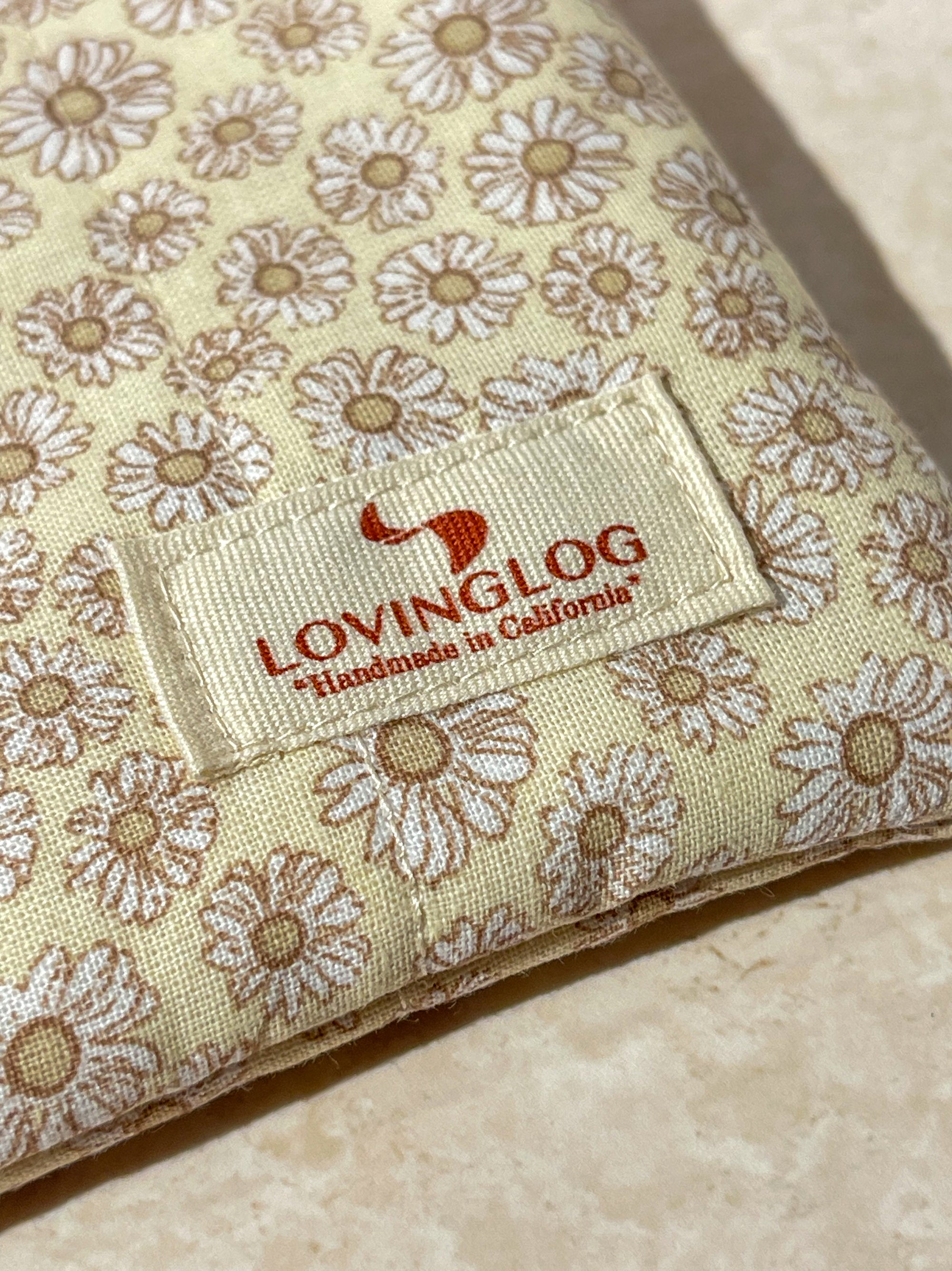 Large Book Sleeve - Tan Daisy