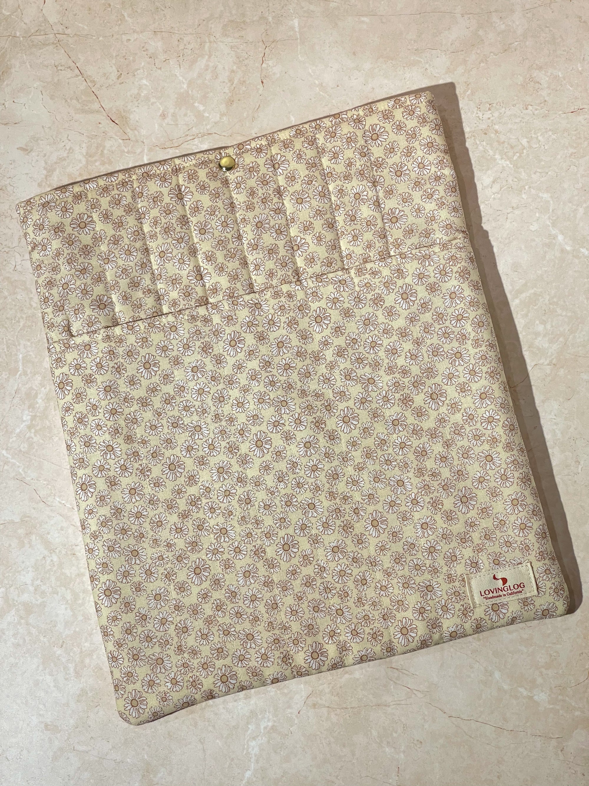 Large Book Sleeve - Tan Daisy