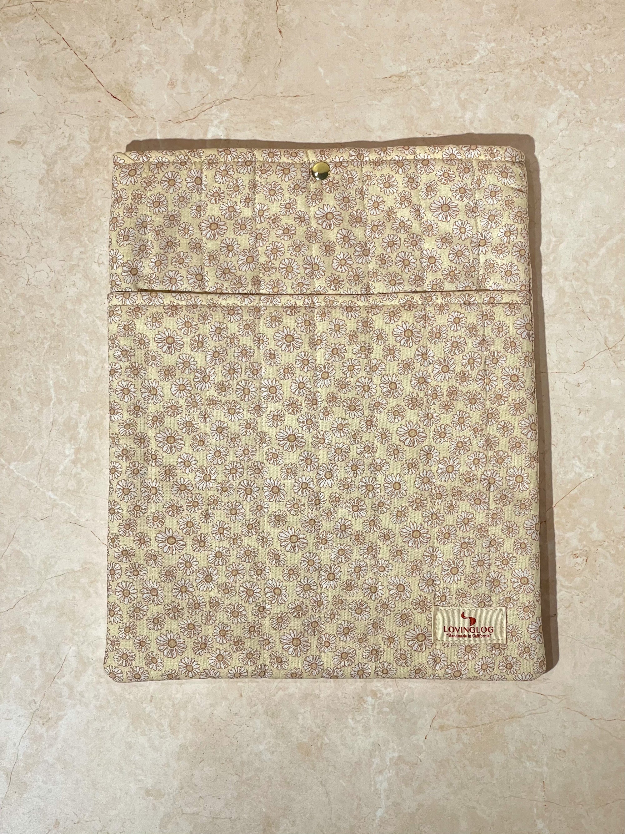 Classic Book Sleeve - Tan Daisy