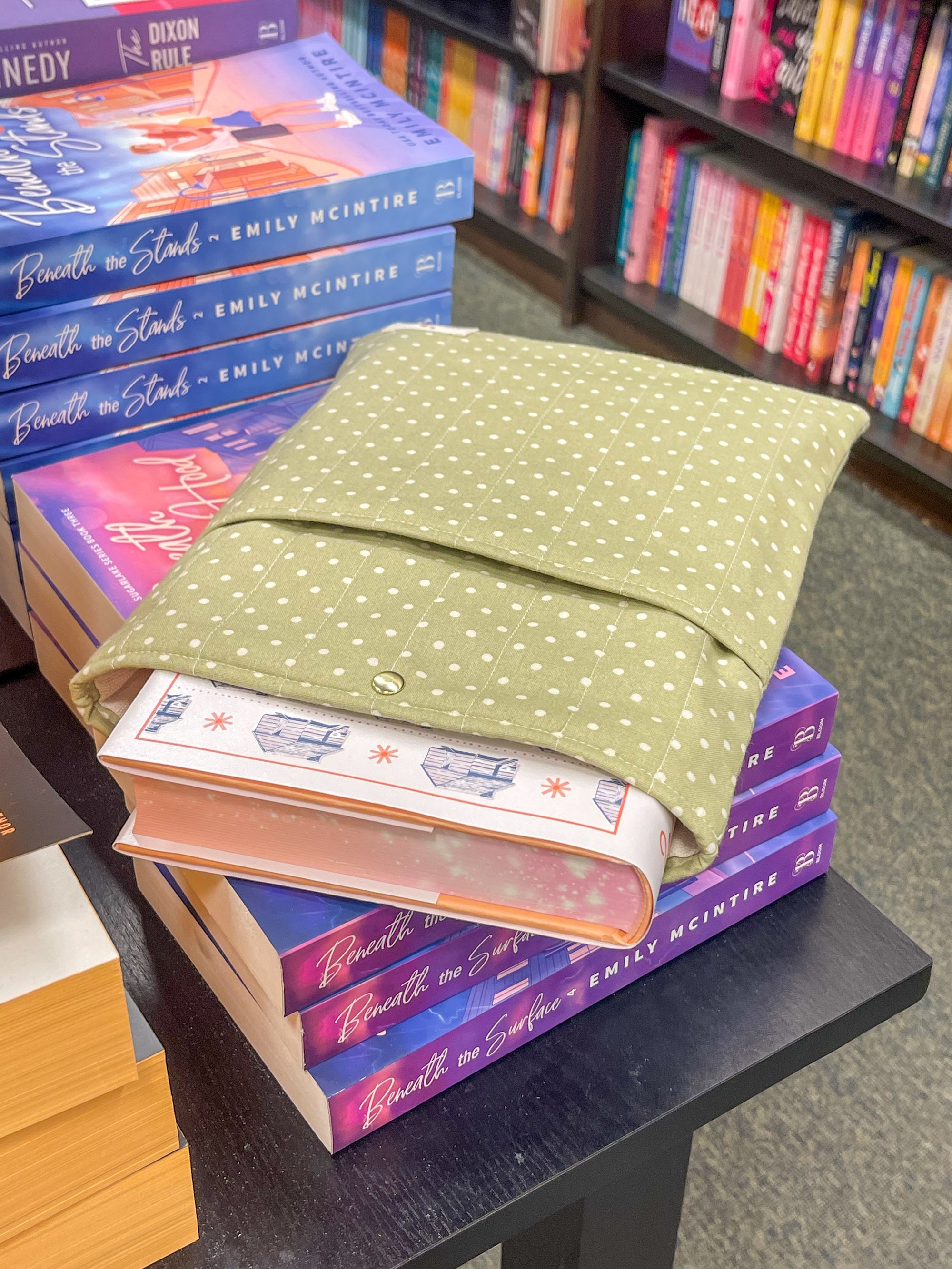 Classic Book Sleeve - Avocado Latte