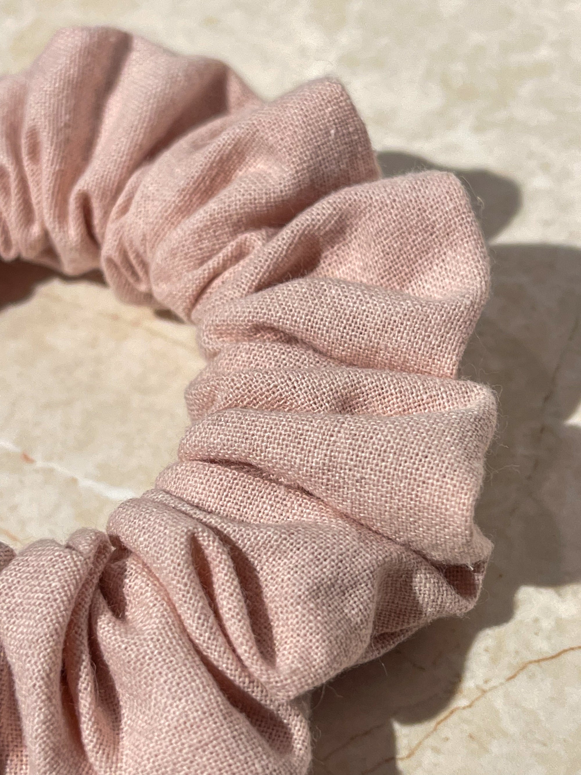Mini Scrunchie - Strawberry Latte